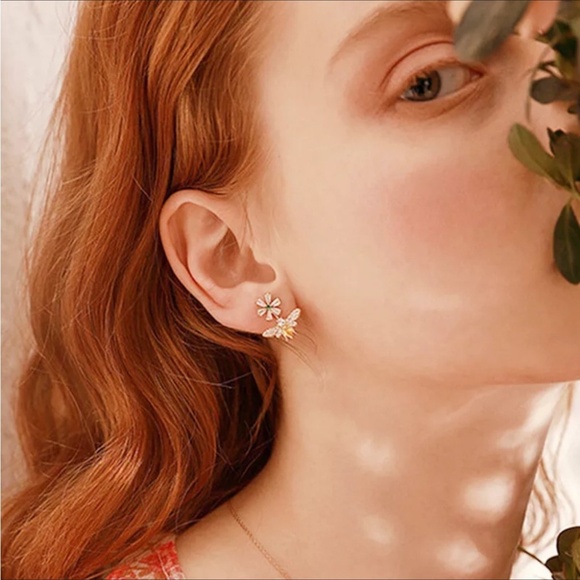 🐝10k Gold Bumblebee Daisy Cz Diamond Post back Stud Earrings - Picture 10 of 15